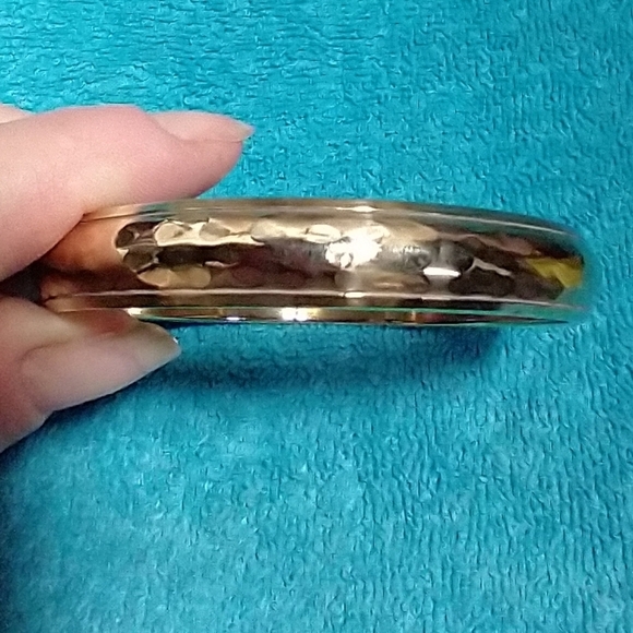 Elegant Brass Bangle Bracelet Vintage Hammered Surface - Picture 4 of 4